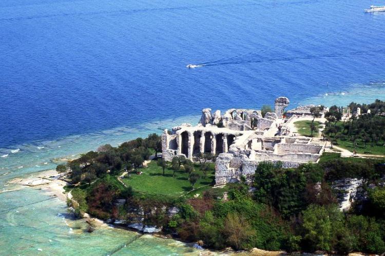 Sirmione e le grotte di Catullo (20 km)